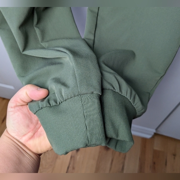 COPY - FIGS Women's Zamora Jogger Scrub Pants size XS petite kaki green - Picture 7 of 16
